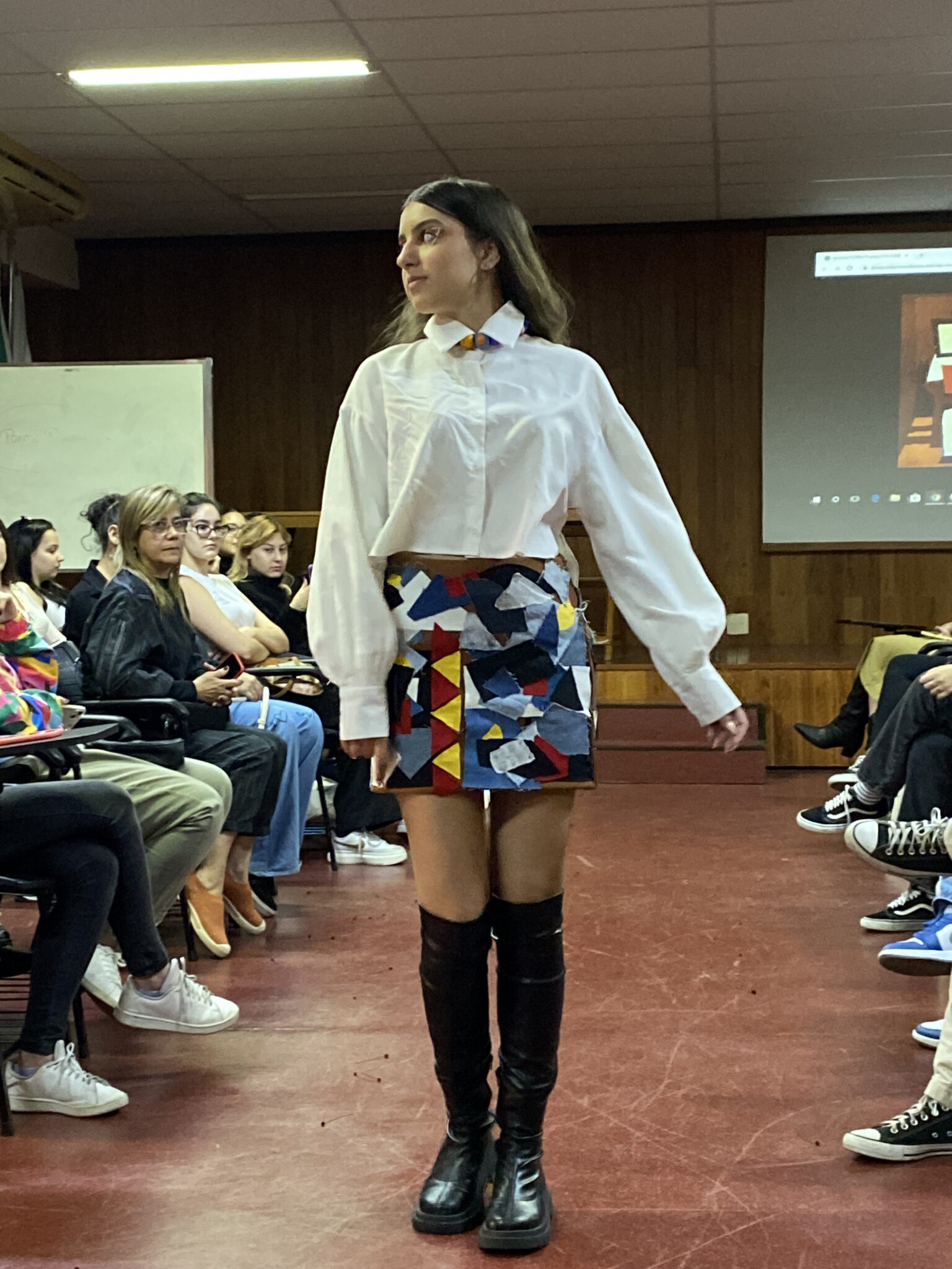 Ag Ncia Totem E Primeiro Per Odo De Design De Moda Realizam Desfile Na